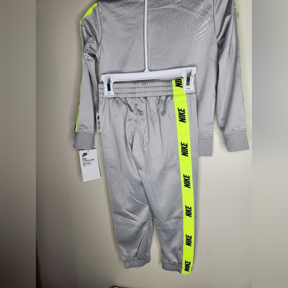 Nike Boys Track Suit - Picture 5 of 6